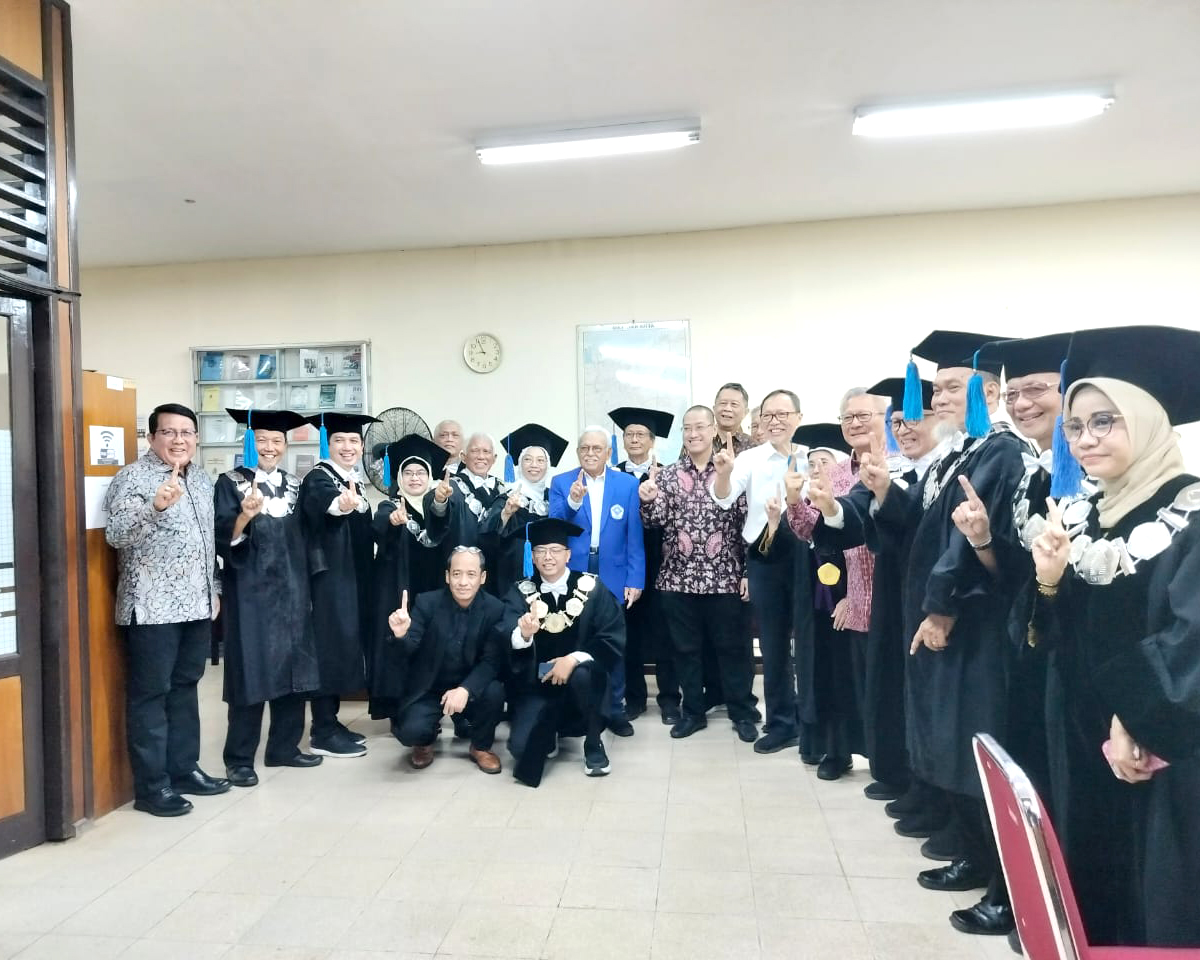 Menghadiri Acara Dies Natalis 75 Tahun ISTN. Dilanjutkan dengan kegiatan penanaman pohon Alpukat Cempedak dan Pelepasan benih ikan sebanyak 5000 ekor di lahan dan danau ISTN.